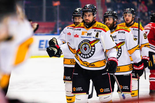 Luleås Niklas Olausson jublar