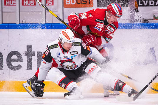 Malmö Redhawks Carl Persson och Moras Sebastian Hartmann