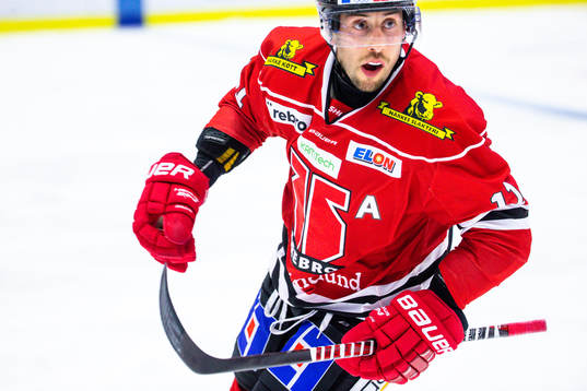 Örebros Aaron Palushaj jublar