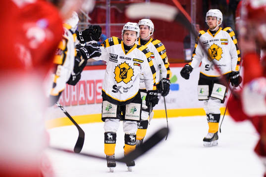 Skellefteås Linus Hedman jublar