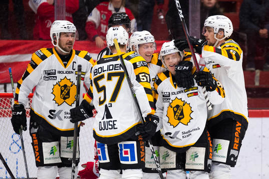 Skellefteås Linus Hedman jublar