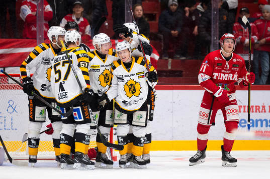 Skellefteås Linus Hedman jublar