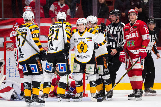 Skellefteås Linus Hedman jublar