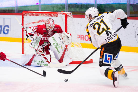 Timrås målvakt Niklas Svedberg och Skellefteås Jimmie