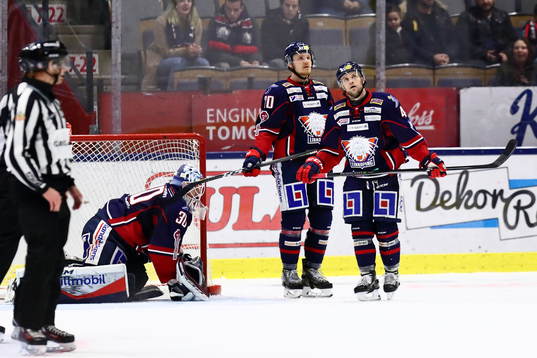 Linköpings målvakt Jacob Johansson, Nick Sörensen och