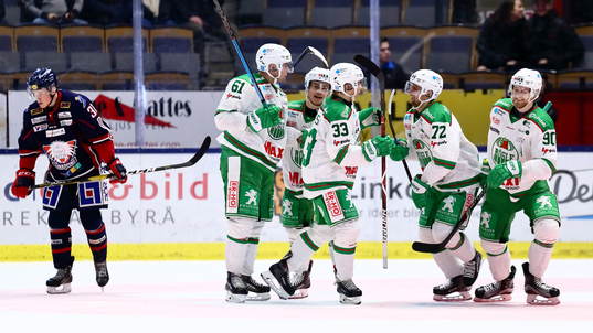 Rögles spelare jublar och Linköpings Adam Ginning deppar