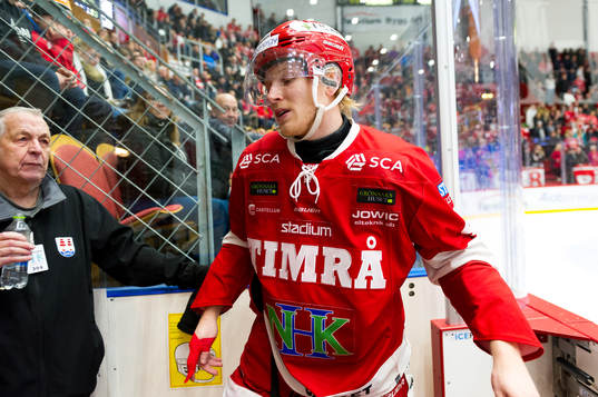 Timrås Alexander Falk kliver av