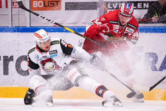 Moras Sebastian Hartmann och Malmö Redhawks Carl Persson