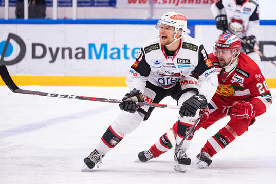 Malmö Redhawks Max Görtz och Moras Oskar Svanlund