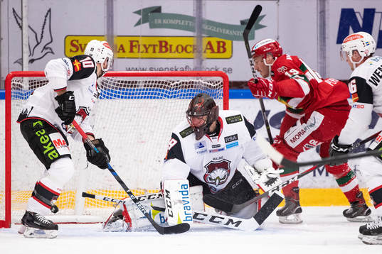 Moras John Persson gör 1-0 bakom Malmö Redhawks målvakt