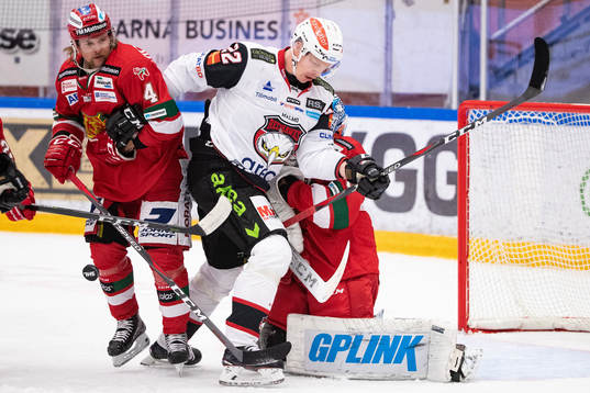 Moras Viktor Amnér och Malmö Redhawks Lars Bryggman