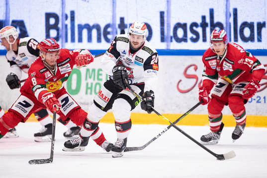 Moras Robin Johansson och Malmö Redhawks Emil Molin och