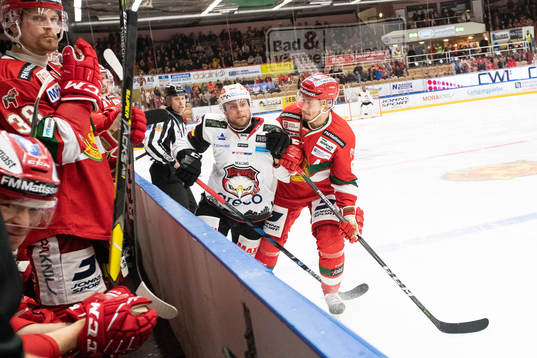 Malmö Redhawks Niclas Lundgren och Moras Robin Johansson