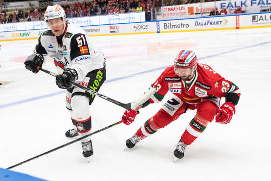 Malmö Redhawks Emil Sylvegård  och Moras Tomas Skogs