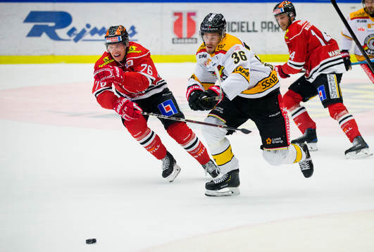 Örebros Jere Sallinen och Luleås Emil Larsson