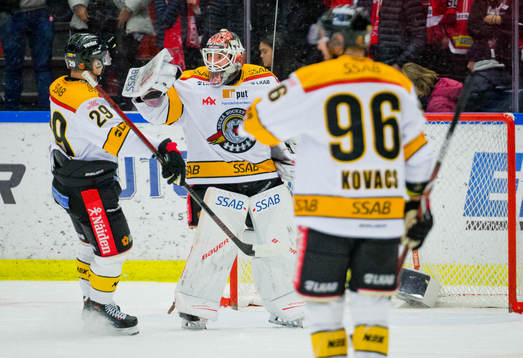 Luleås målvakt Joel Lassinantti jublar med Erik