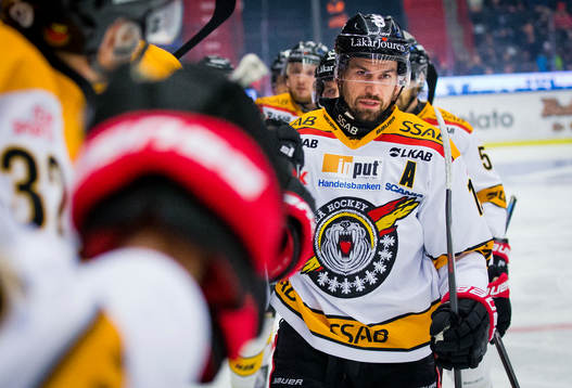 Luleås Niklas Olausson gör 0-1 och jublar