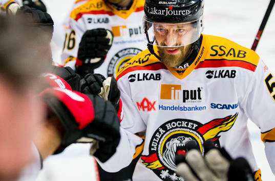 Luleås Daniel Sondell jublar vid 0-1 målet