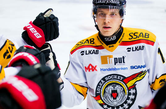 Luleås Joonas Jalvanti jublar vid 0-1 målet