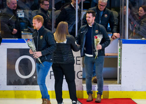 Örebros läns tv-pucklag med tränarna Robert Berg och