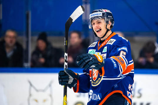 Växjös Linus Högberg jublar