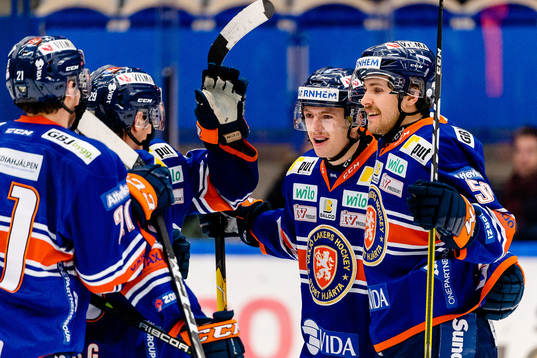 Växjös Linus Högberg och Arvid Lundberg jublar