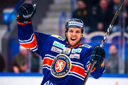 Växjös Peter Andersson jublar