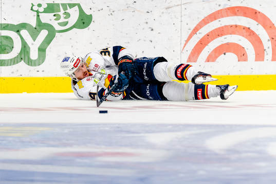 Djurgårdens Daniel Brodin faller