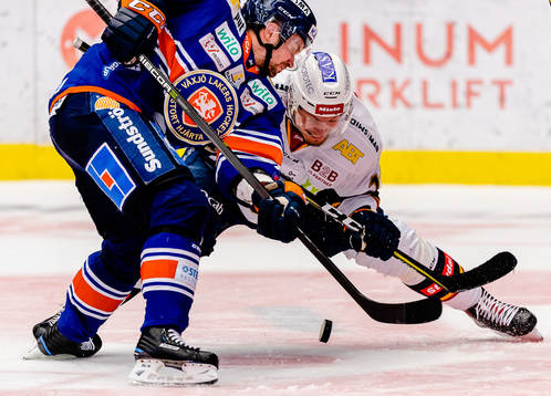 Tek mellan Växjös Janne Pesonen och Djurgårdens Petteri