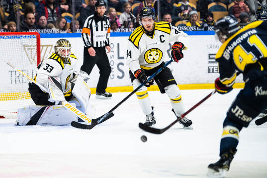 Brynäs målvakt Tomi Karhunen och Jacob Blomqvist