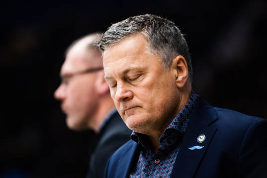 s assisterande tränare Stephan Lundh deppar