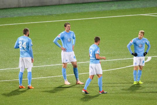 Malmö FFs Hugo Andersson och Oscar Lewicki deppar