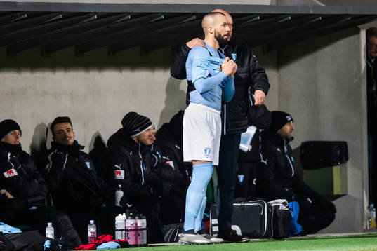 Malmö FFs tränare Uwe Rösler  i samtal med Guillermo