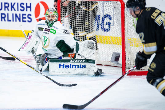Frölundas Patrik Carlsson gör 1-0 bakom Färjestads