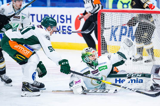 Frölundas Patrik Carlsson (ej i bild) gör 1-0 bakom