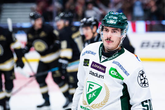 Färjestads Sebastian Erixon deppar