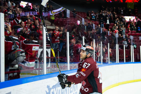 Malmö Redhawks Konstantin Komarek jublar