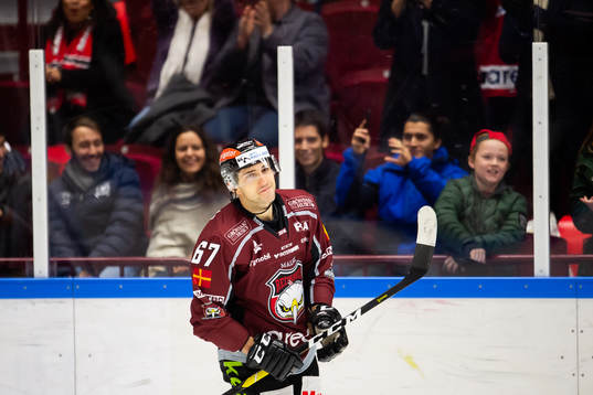 Malmö Redhawks Konstantin Komarek jublar