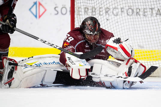 Malmö Redhawks målvakt Oscar Alsenfelt gör räddning