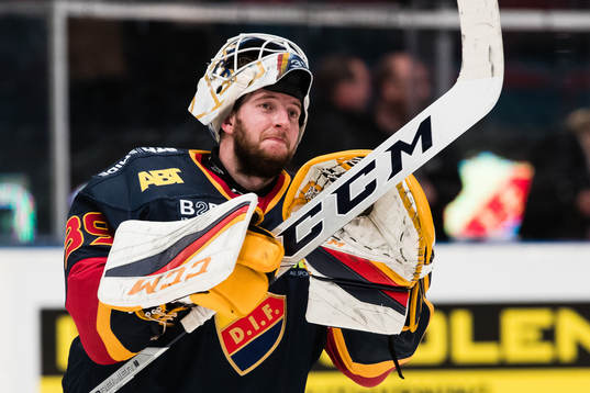 Djurgårdens målvakt Adam Reideborn jublar