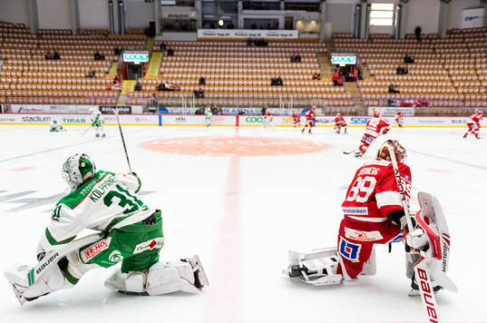 Rögles målvakt Ville Kolppanen och Timrås målvakt