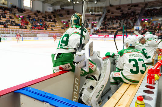Rögles målvakt Justin Pogge byts ut