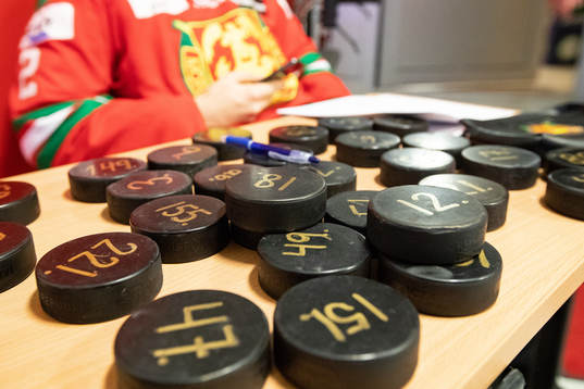 Puckar till försäljning till puckkastning
