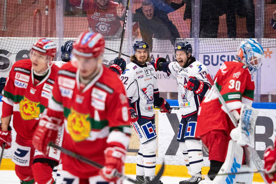 Linköpings Andrew Gordon  jublar