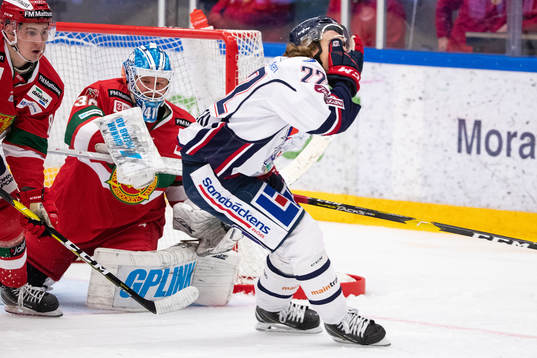Moras målvakt Janne Juvonen och Linköpings Adam Brodecki
