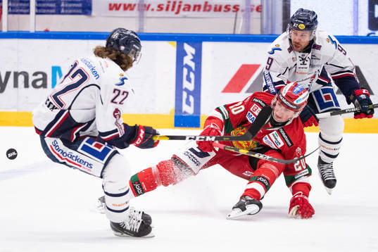 Linköpings Adam Brodecki och Moras Nils Carnbäck och