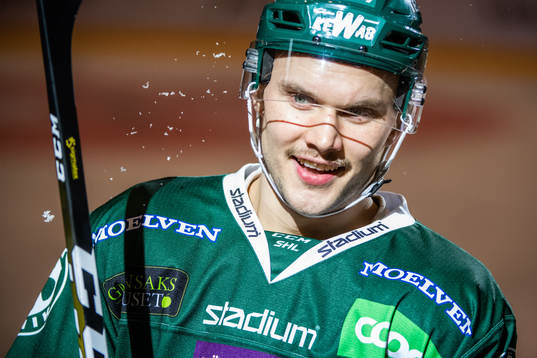 Färjestads Theodor Lennström jublar