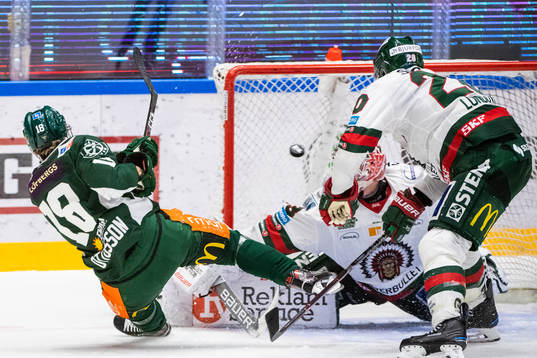 Färjestads Axel Ottosson med målchans