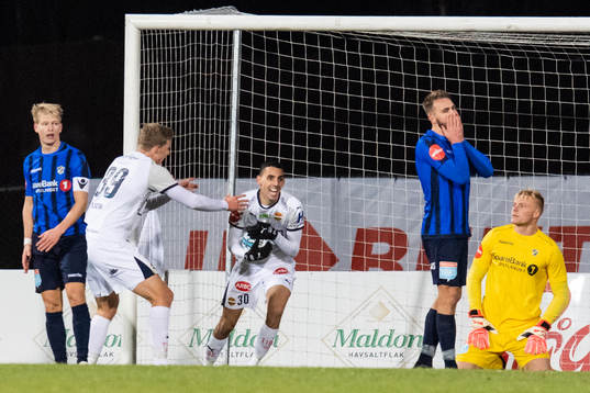Mustafa "Mos" Abdellaoue of Strømsgodset celebrates
