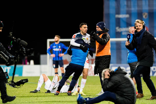 Mustafa "Mos" Abdellaoue of Strømsgodset celebrates